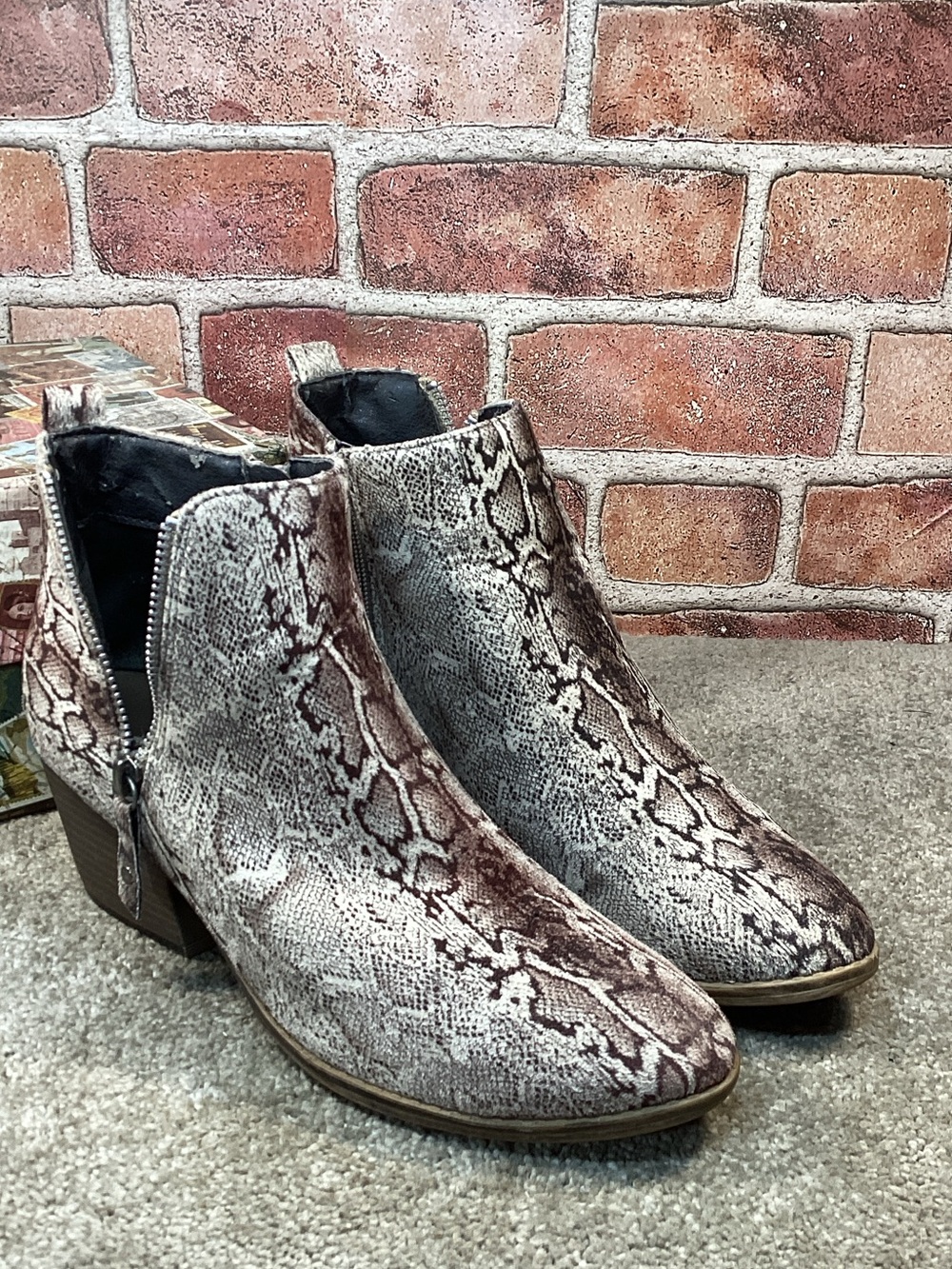 Boutique by Corkys Tombstone womens ankle boots size 9